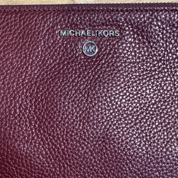 Michael Kors Jet Set Travel Large Pebbled Leather Wristlet Pouch Burgundy - Picture 2 of 9